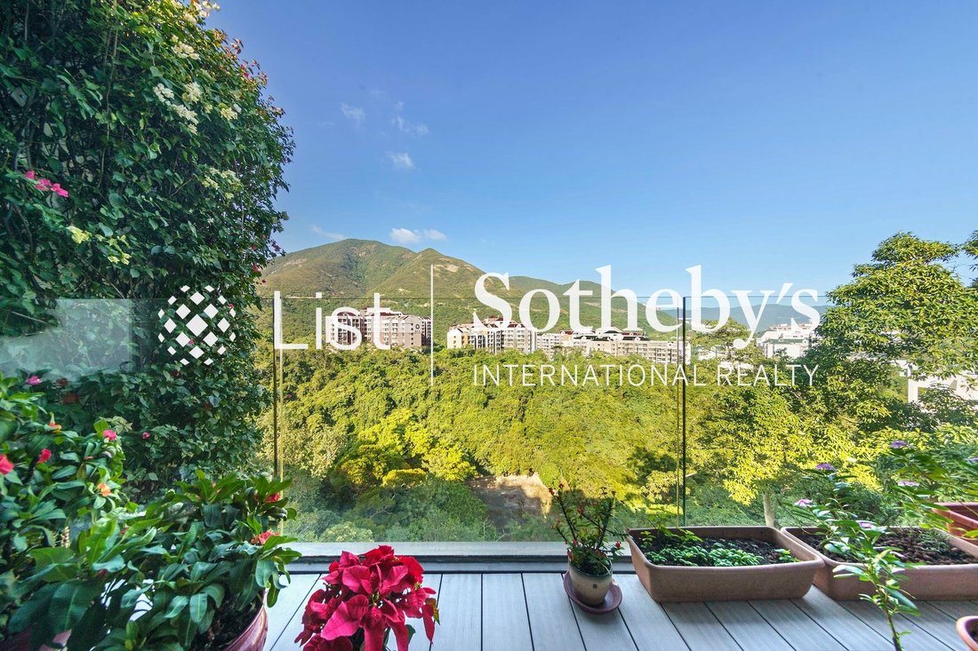 Apartment in Chung Hom Kok, Hong Kong 2 - 18607916