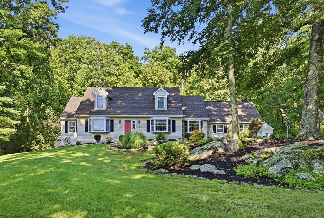 House in Brookfield, Connecticut, United States 2 - 18607313