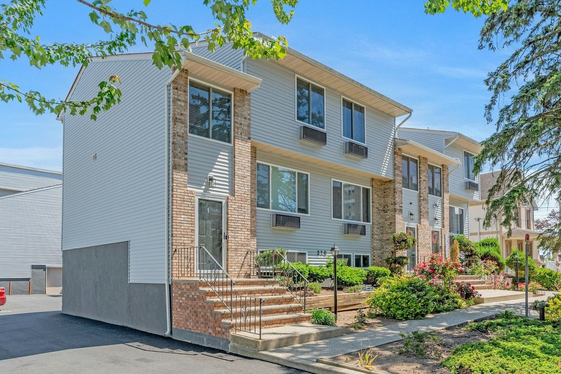 Townhouse in Hackensack, New Jersey, United States 1 - 18607894