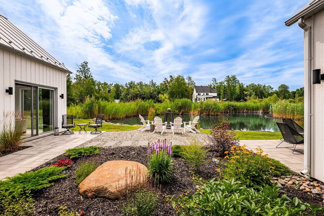 House in Lac-Brome, Quebec, Canada 2 - 18608035