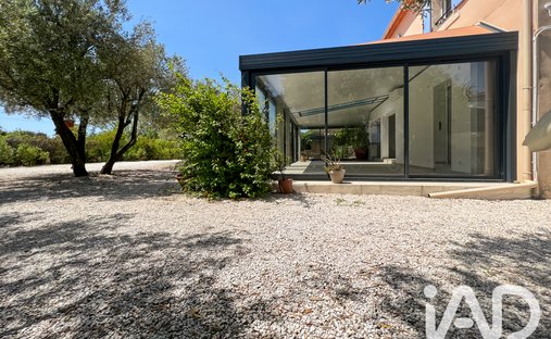 House in Le Lac, Saint-Martin-de-Crau, France 1