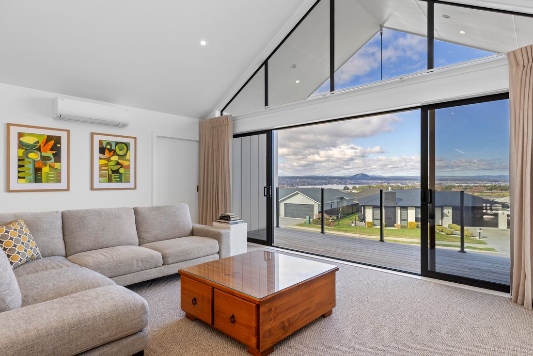 Taupo, Waikato, New Zealand 5 - 18608120