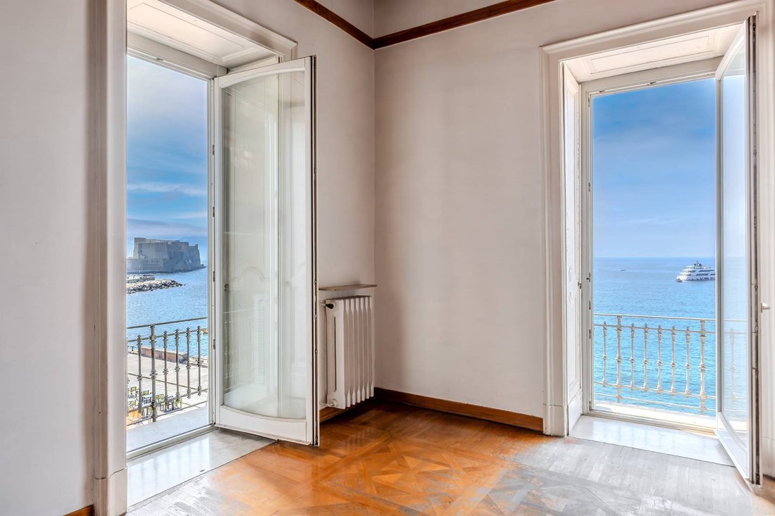 Apartment in Chiaia, Naples, Campania 1 - 18608202