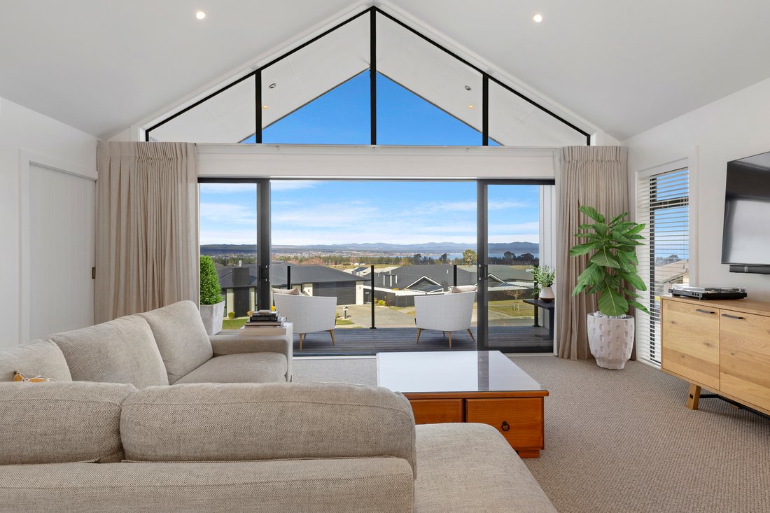 Taupo, Waikato, New Zealand 1 - 18608120