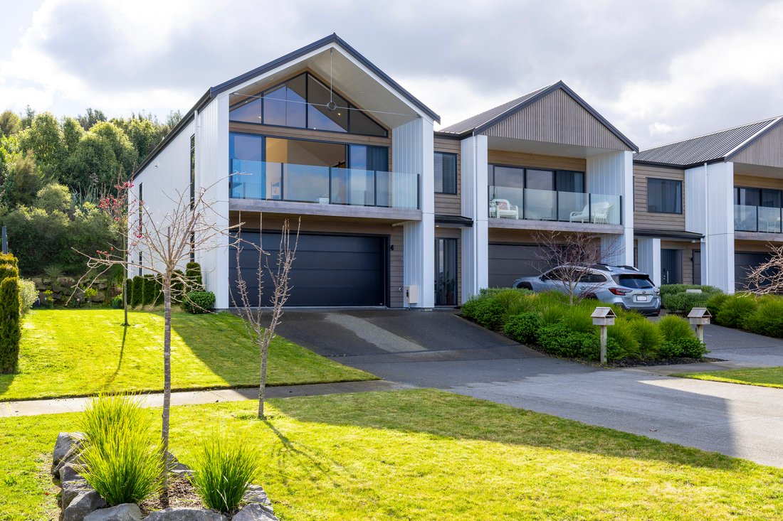 Taupo, Waikato, New Zealand 2 - 18608120