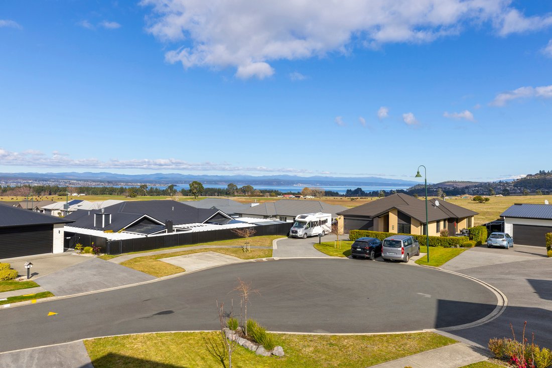 Taupo, Waikato, New Zealand 3 - 18608120