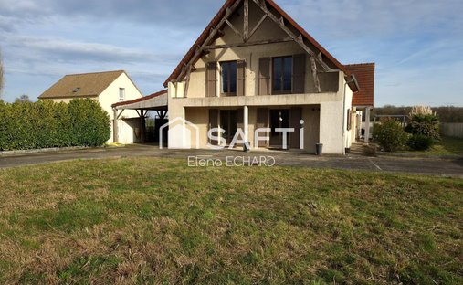 House in Centre, Magnanville, France 1
