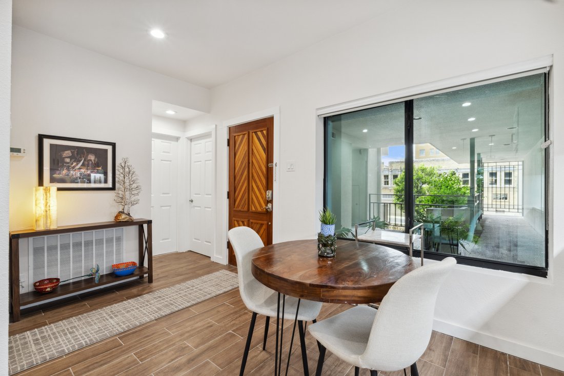 Condo in San Antonio, Texas, United States 5 - 18607393