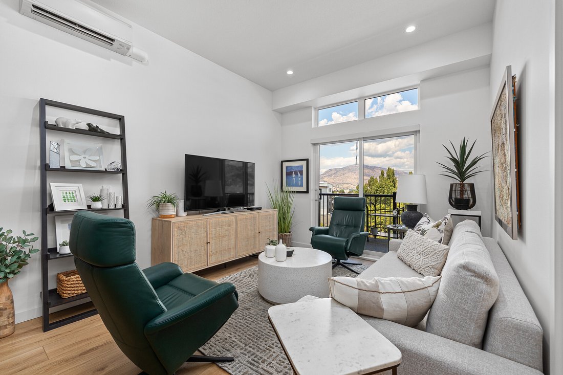 Apartment in Kelowna, British Columbia, Canada 1 - 18608336