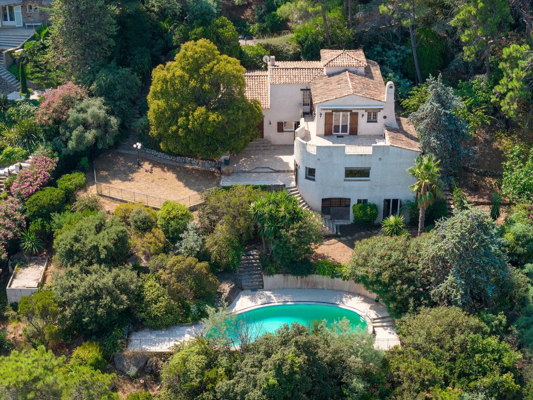 House in Théoule-sur-Mer, Provence-Alpes-Côte d'Azur, France 1 - 18608327