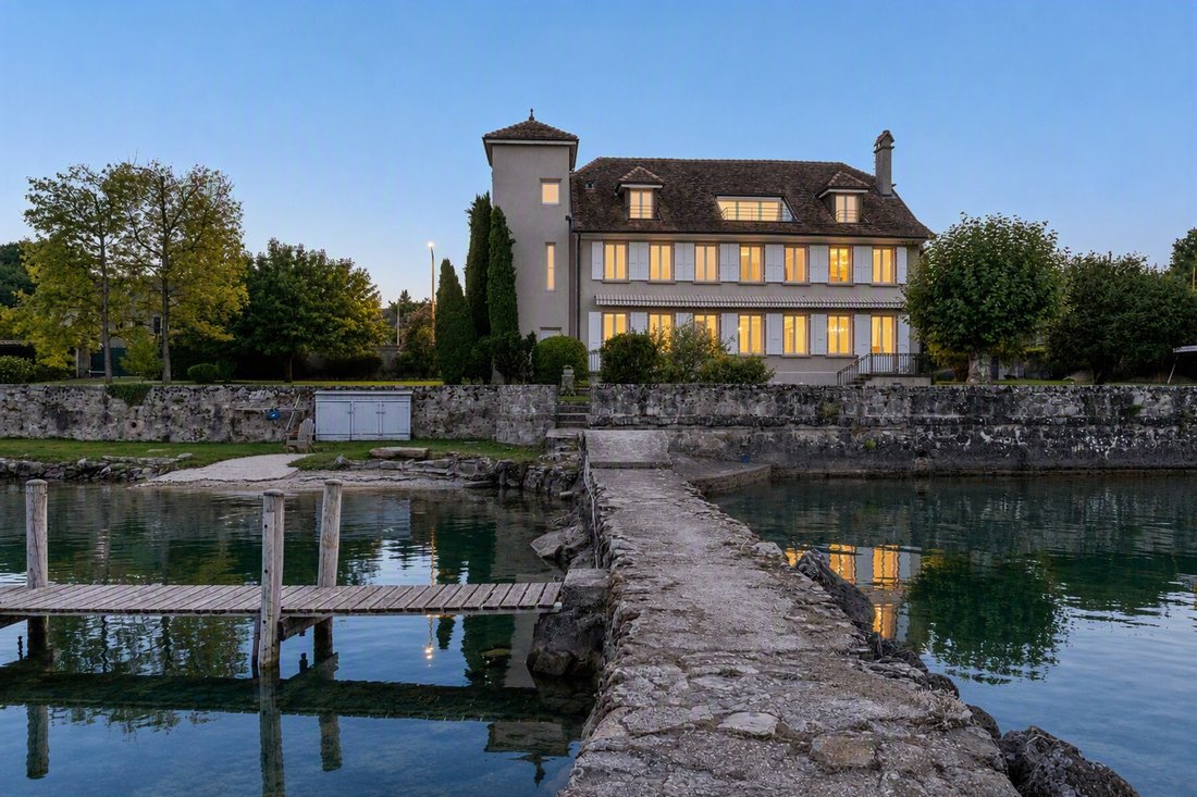 Nyon, Vaud, Switzerland 1 - 13347854