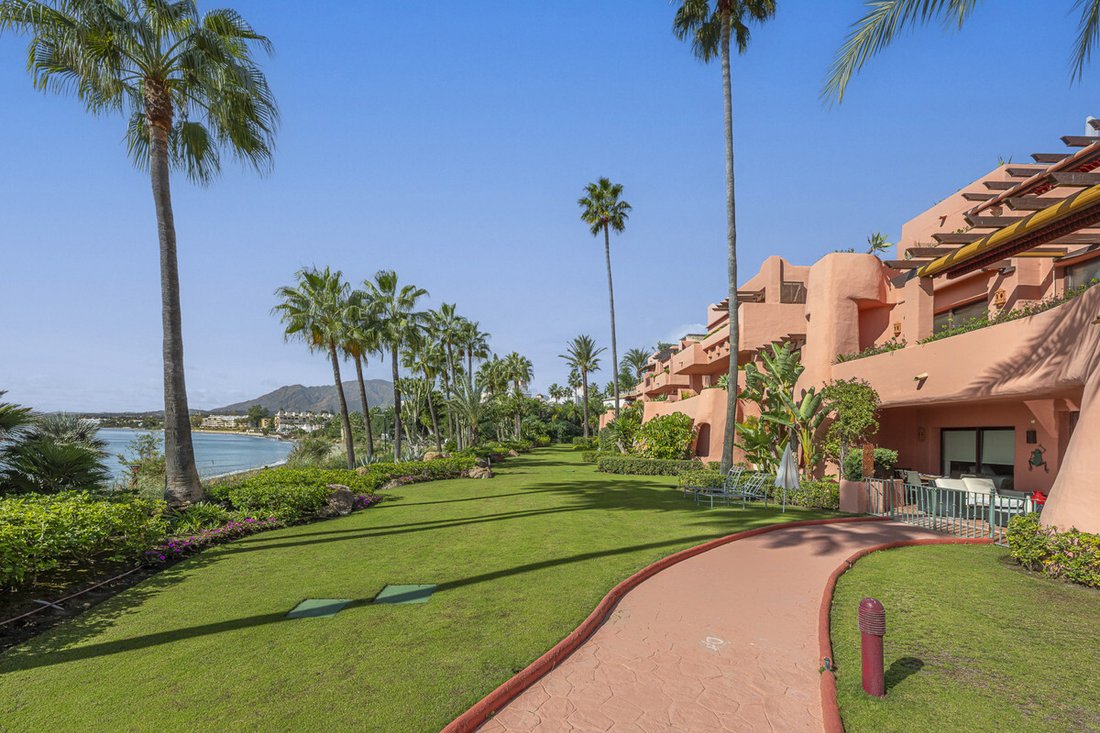 Apartment in Gualdalmansa, Estepona, Andalusia 1 - 18608096