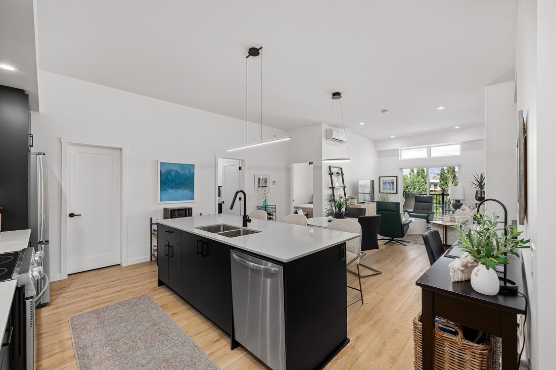 Apartment in Kelowna, British Columbia, Canada 4 - 18608336