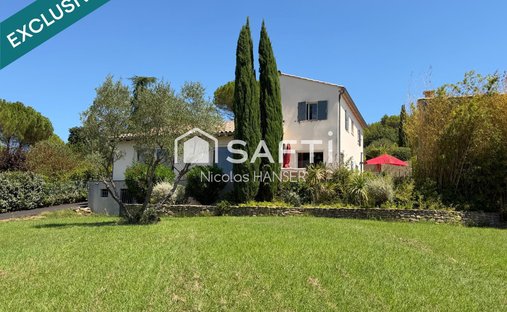 House in Village-Rieu, Saint-Privat-des-Vieux, France 1