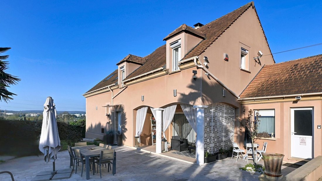 House in Mezieres-sur-Seine, Ile-de-France, France 1 - 17511426