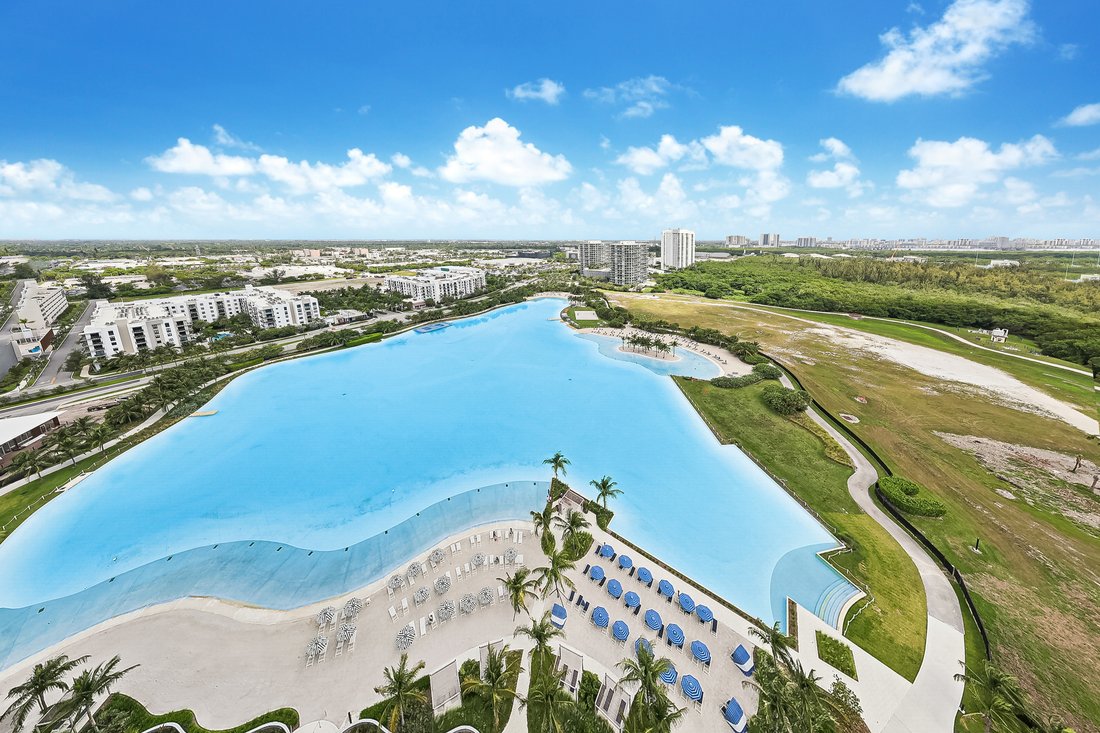Condo in North Miami Beach, Florida, United States 2 - 18607884