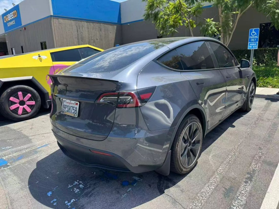 Suv in Costa Mesa, CA, United States 2 - 18608428