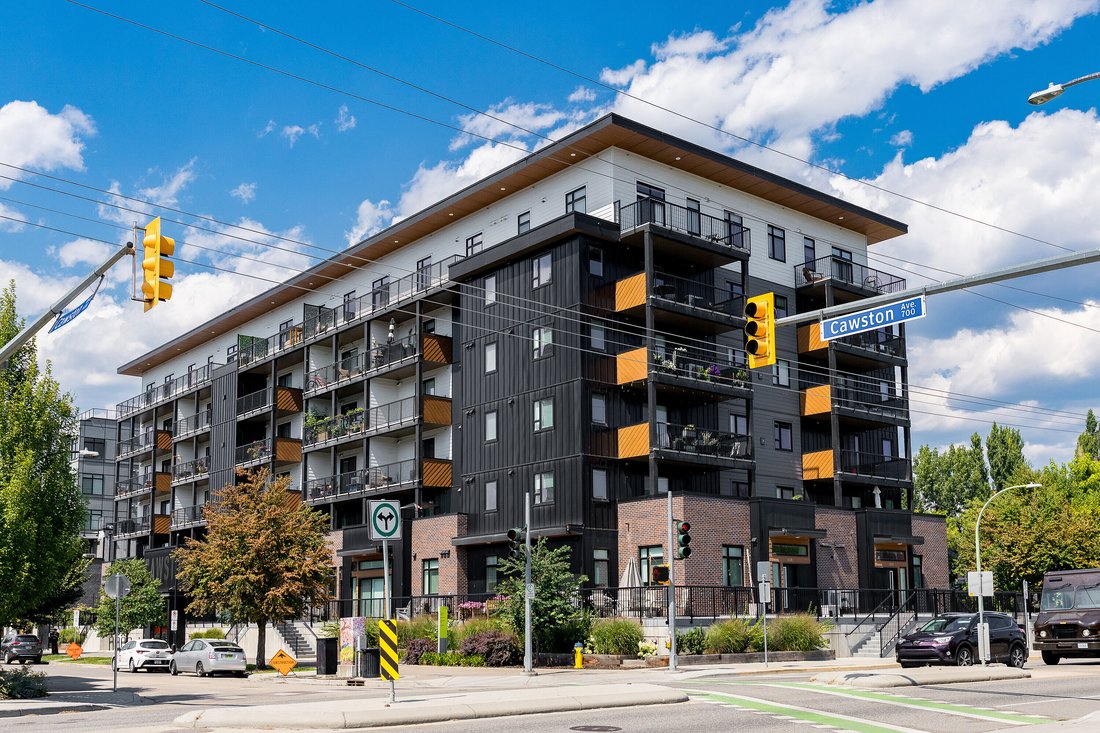 Apartment in Kelowna, British Columbia, Canada 3 - 18608336