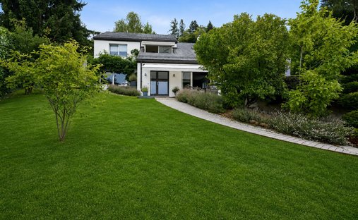 House in Belmont-sur-Lausanne, Vaud, Switzerland 1