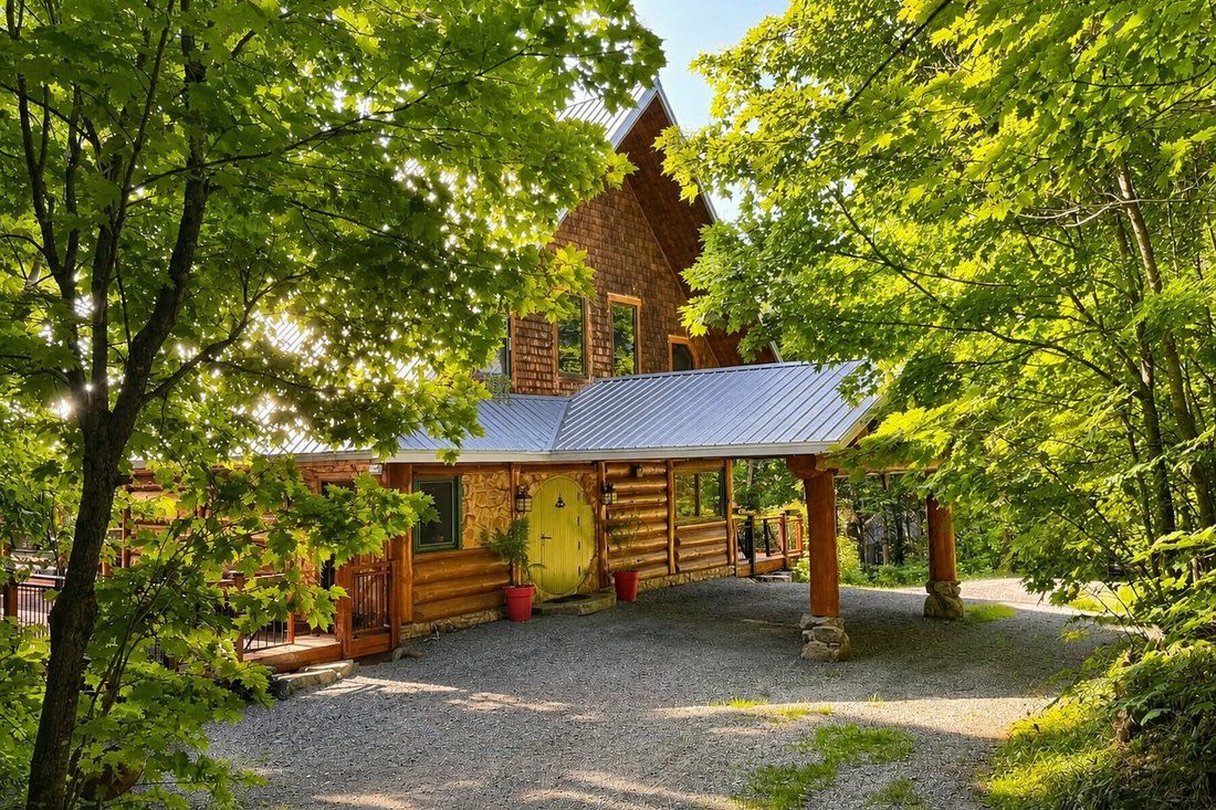 House in Sainte-Agathe-des-Monts, Quebec, Canada 1 - 17302571