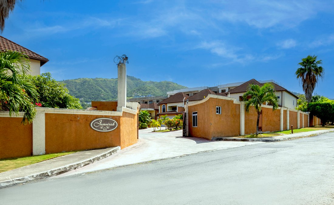 Townhouse in Kingston 6, Jamaica 2 - 18607886