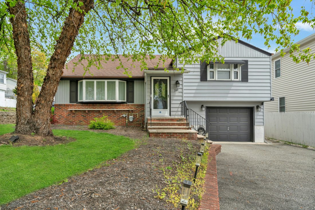 House in Totowa, New Jersey, United States 1 - 18607213