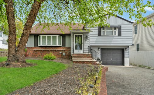 House in Totowa, New Jersey, United States 1
