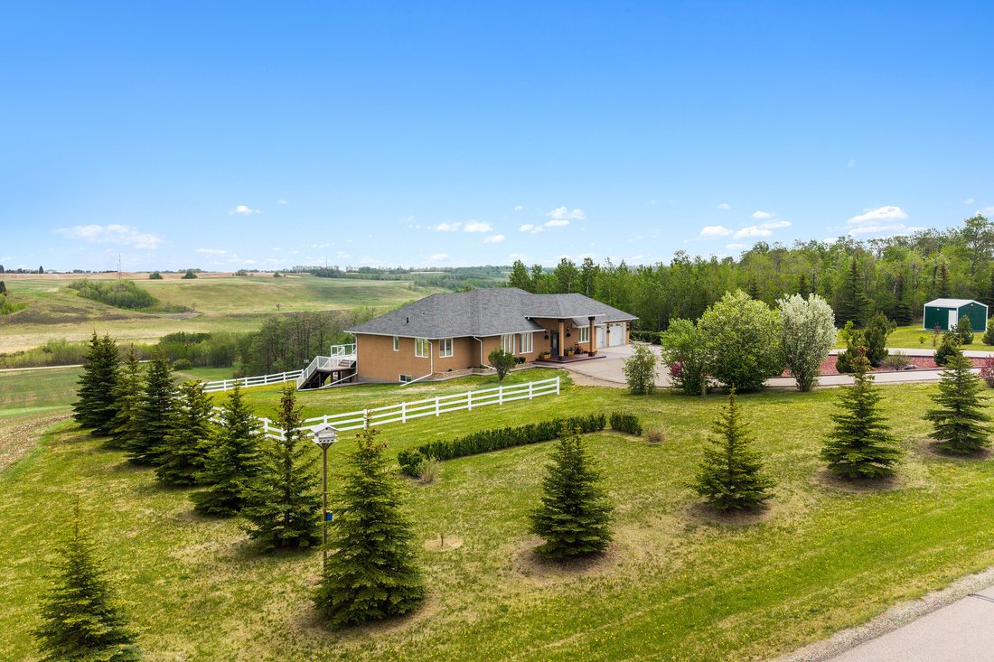 House in Nisbet, Alberta, Canada 1 - 18082870