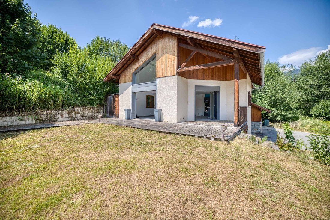 House in Arâches-la-Frasse, Auvergne-Rhône-Alpes, France 1 - 18608191