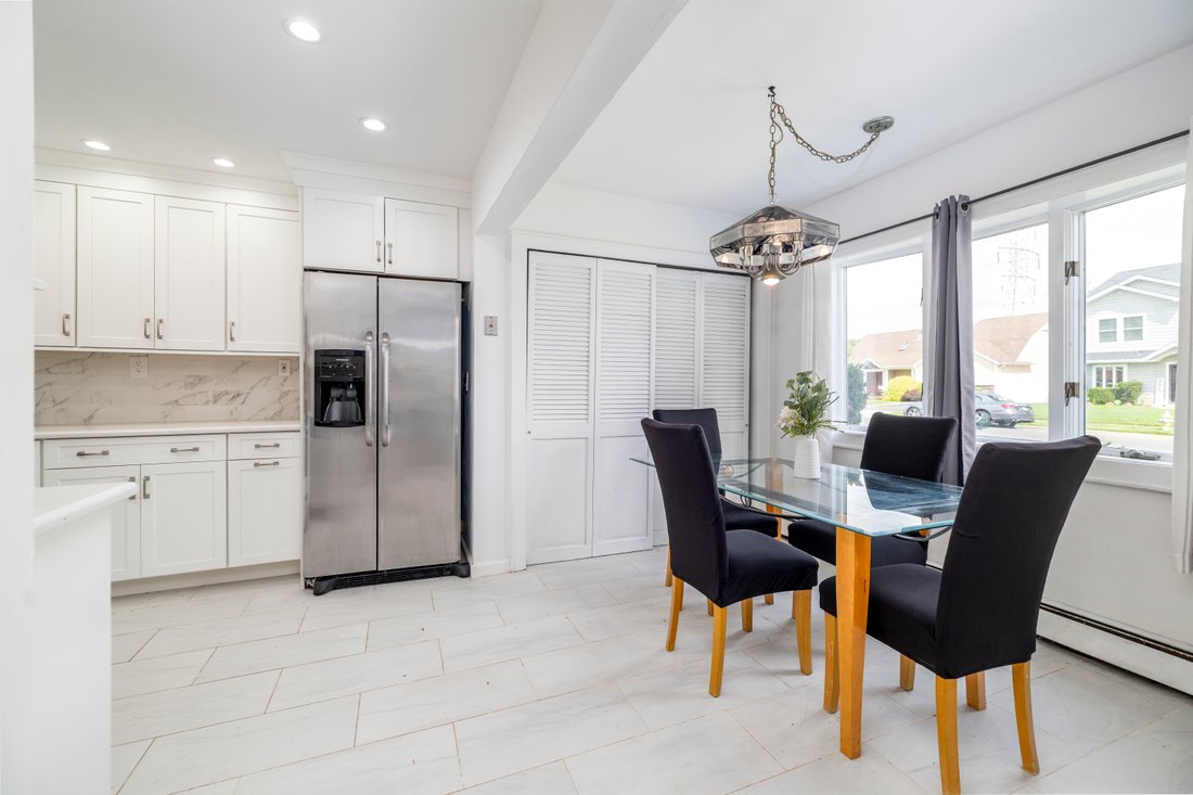 House in Levittown, New York, United States 5 - 18608081
