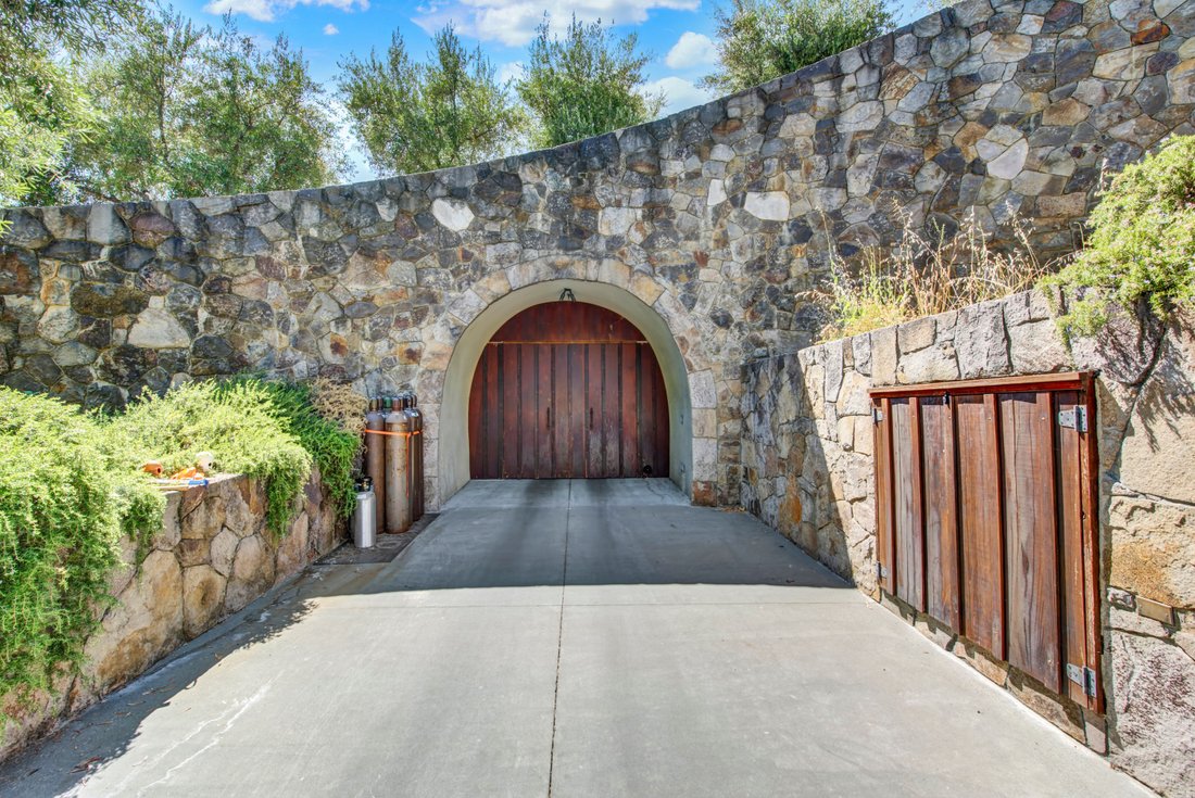 Deer Park, California, United States 1 - 18607164