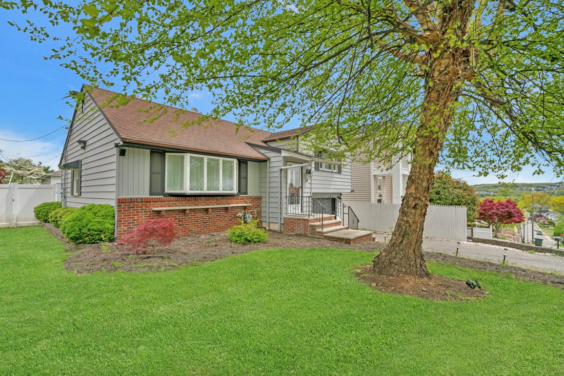 House in Totowa, New Jersey, United States 2 - 18607213