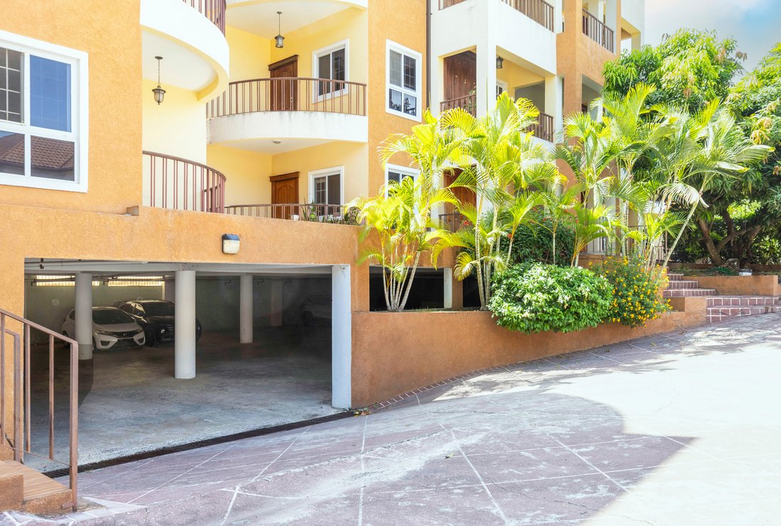 Townhouse in Kingston 6, Jamaica 3 - 18607886