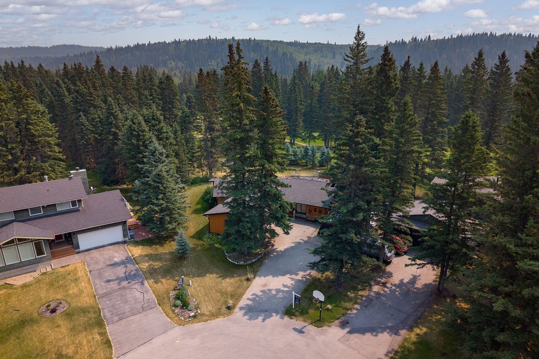 House in Redwood Meadows, Alberta, Canada 2 - 18608069