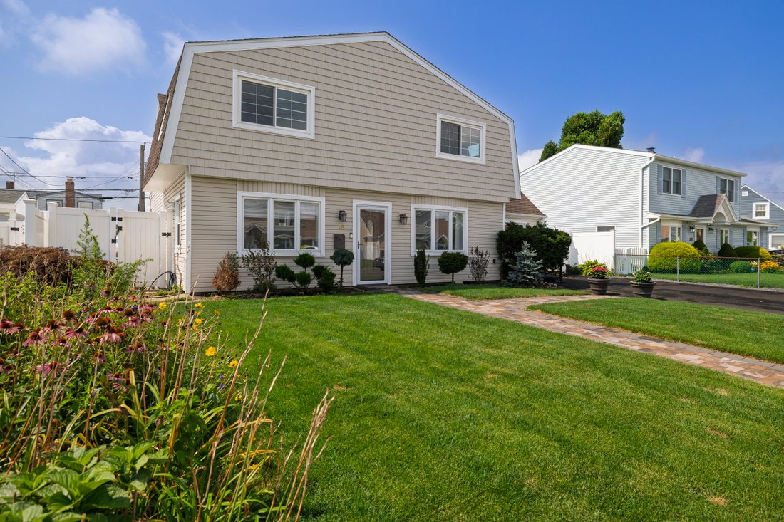 House in Levittown, New York, United States 2 - 18608081