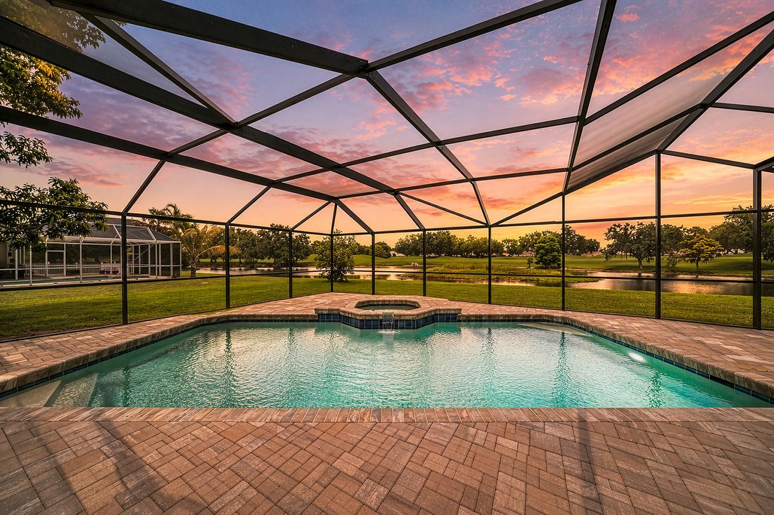 Bradenton, Florida, United States 2 - 18607731