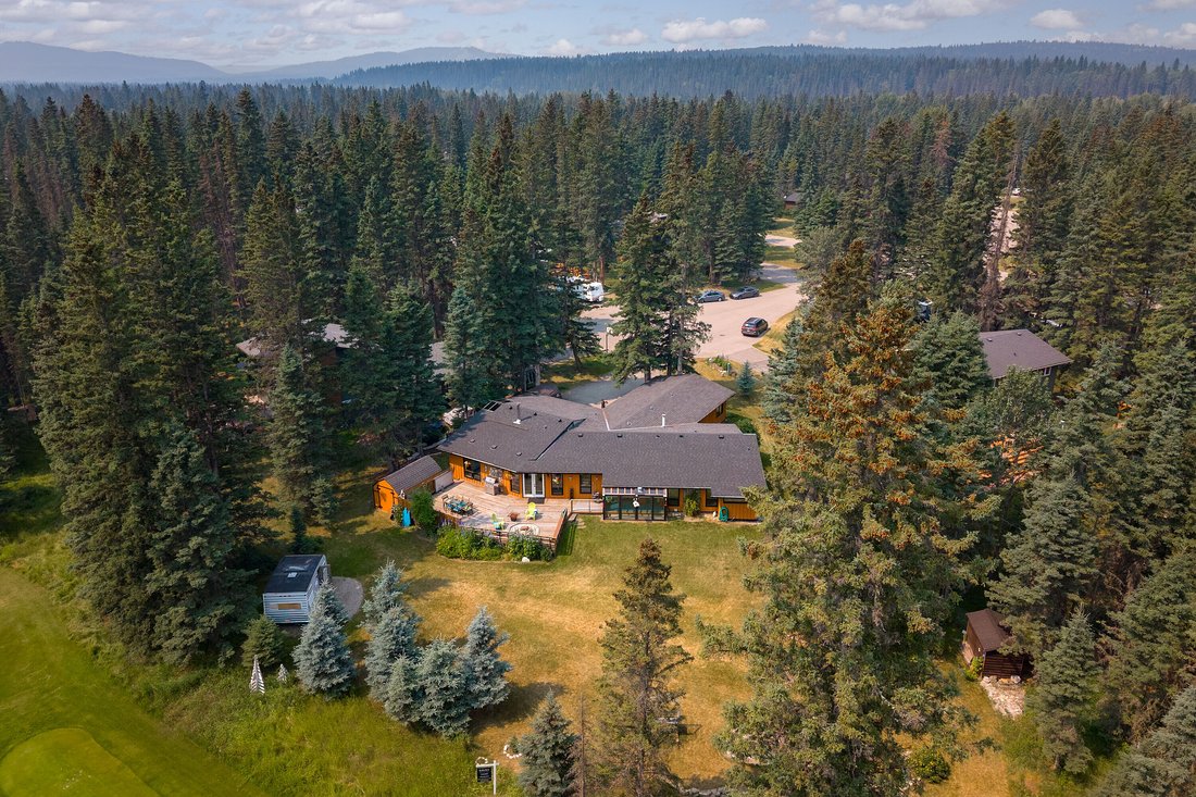 House in Redwood Meadows, Alberta, Canada 1 - 18608069