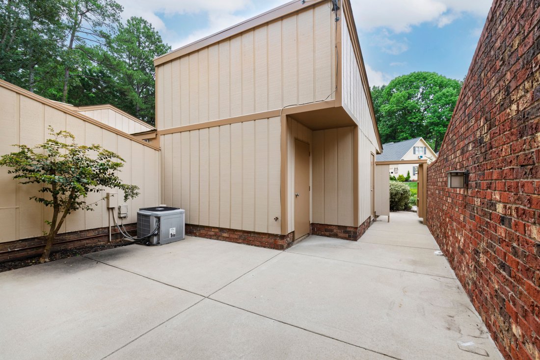 Townhouse in Cary, North Carolina, United States 5 - 18607577