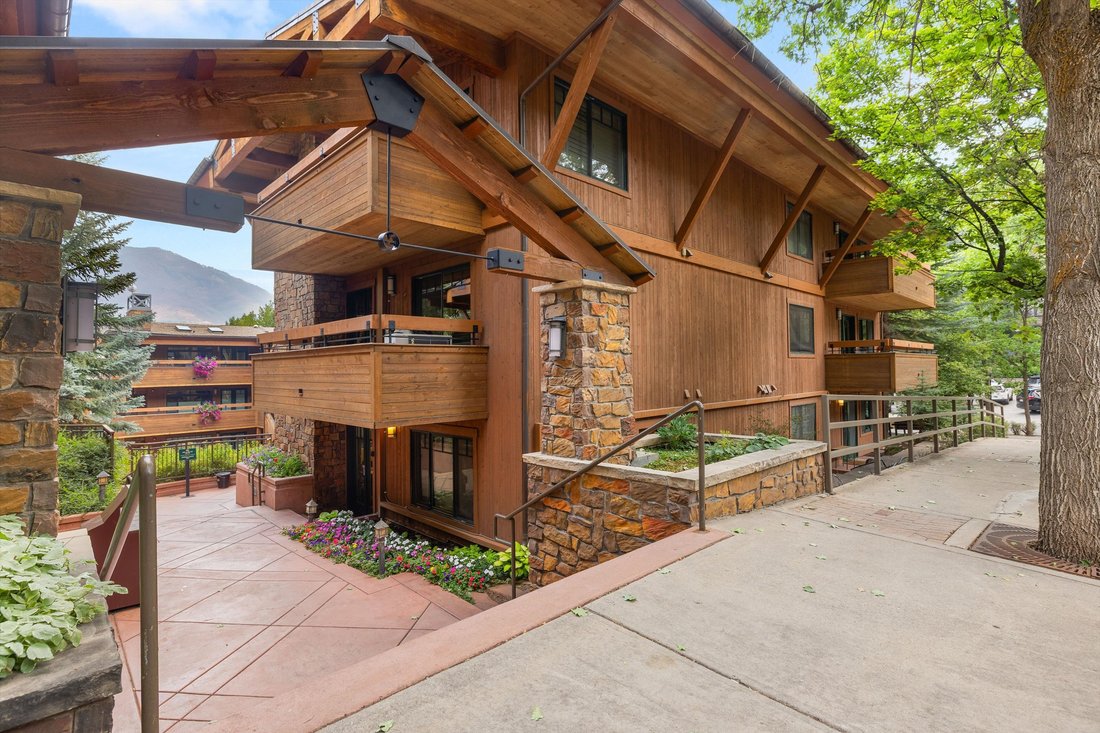Condo in Aspen, Colorado, United States 2 - 18249863
