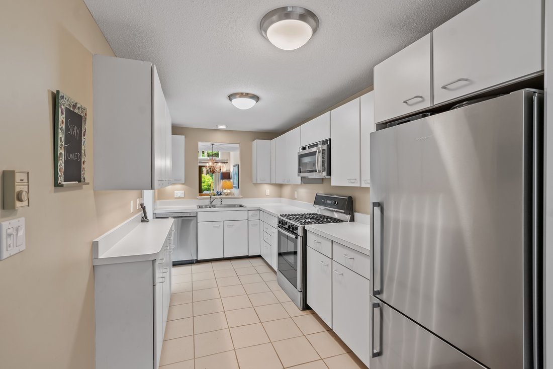 Condo in Wayland, Massachusetts, United States 5 - 18607724