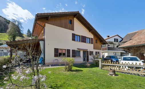 House in Bas-Intyamon, Fribourg, Switzerland 1