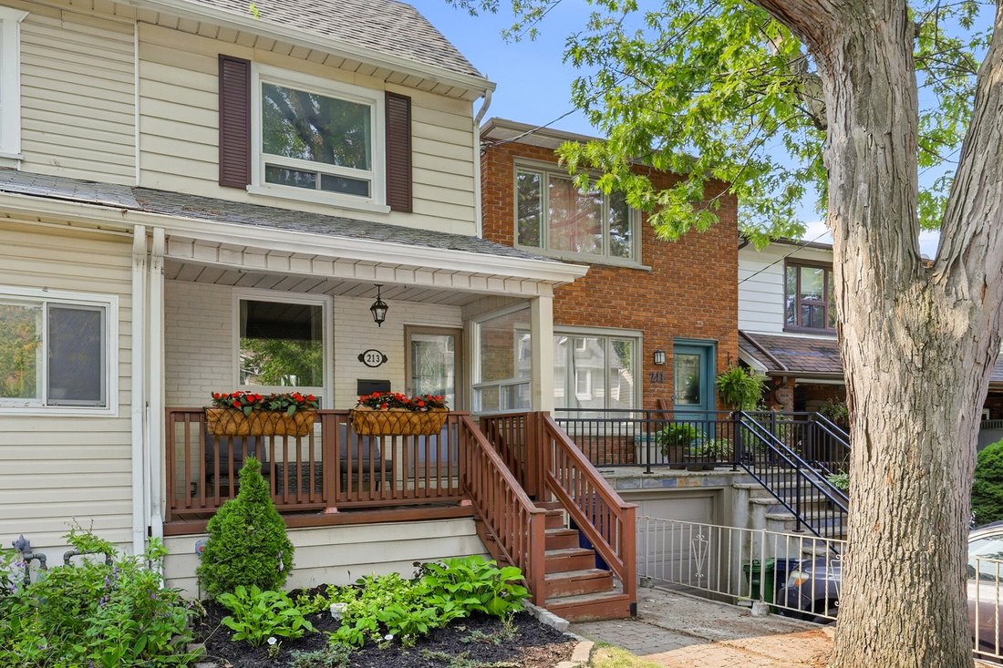 Townhouse in Toronto, Ontario, Canada 1 - 18608577