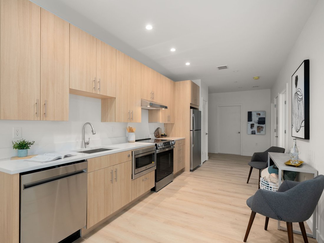 Condo in Newton, Massachusetts, United States 3 - 18608645