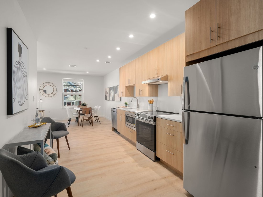Condo in Newton, Massachusetts, United States 4 - 18608645