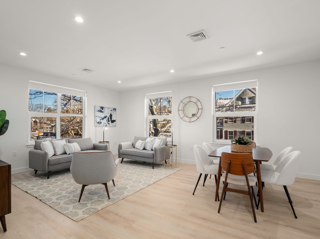 Condo in Newton, Massachusetts, United States 1 - 18608645