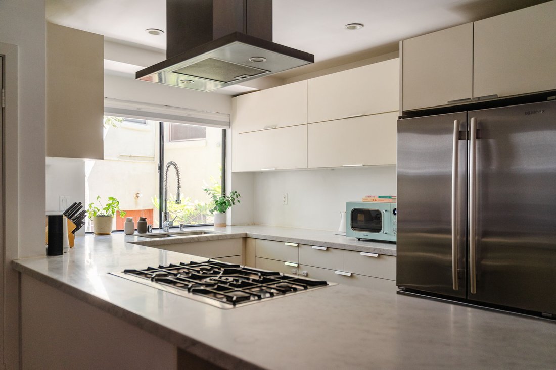 Condo in Los Angeles, California, United States 5 - 18608596