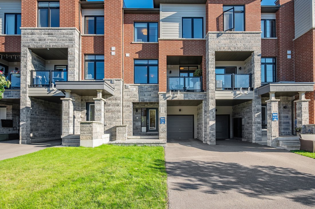Townhouse in Newmarket, Ontario, Canada 1 - 18608585