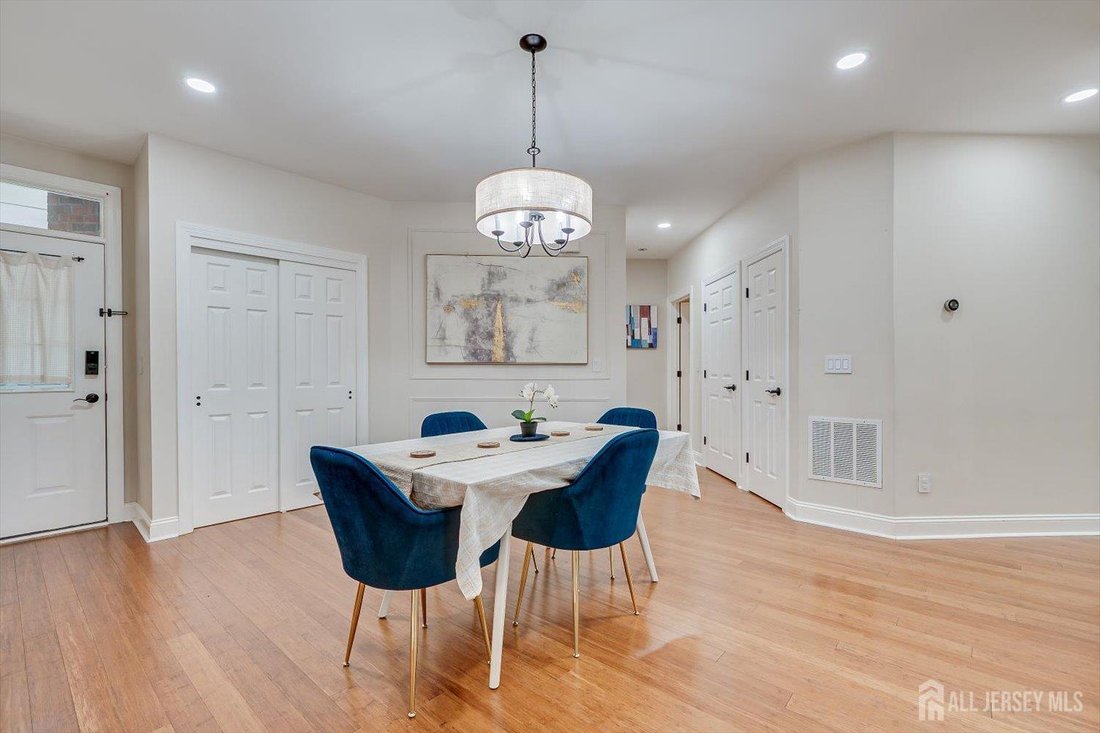 Condo in Metuchen, New Jersey, United States 5 - 18608777