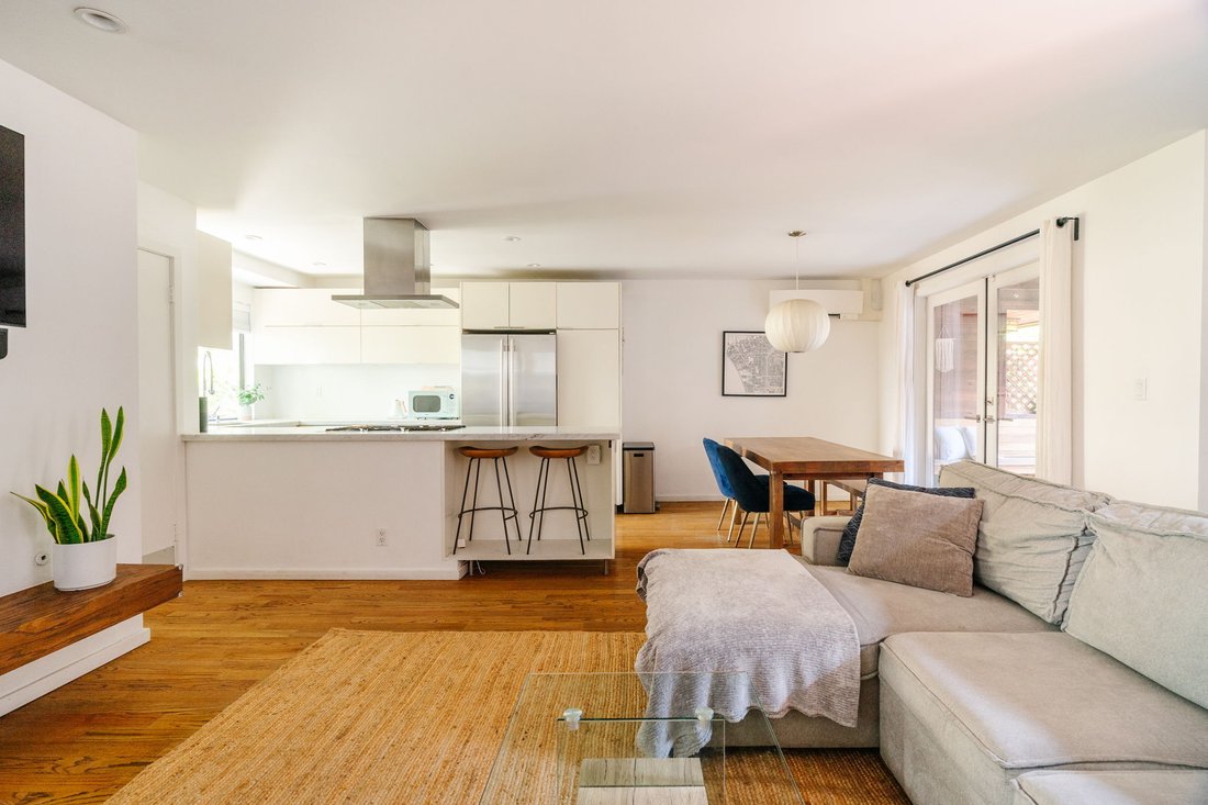 Condo in Los Angeles, California, United States 3 - 18608596