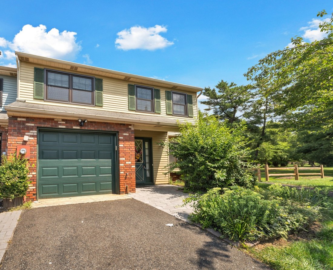 Townhouse in East Brunswick, New Jersey, United States 1 - 18606987